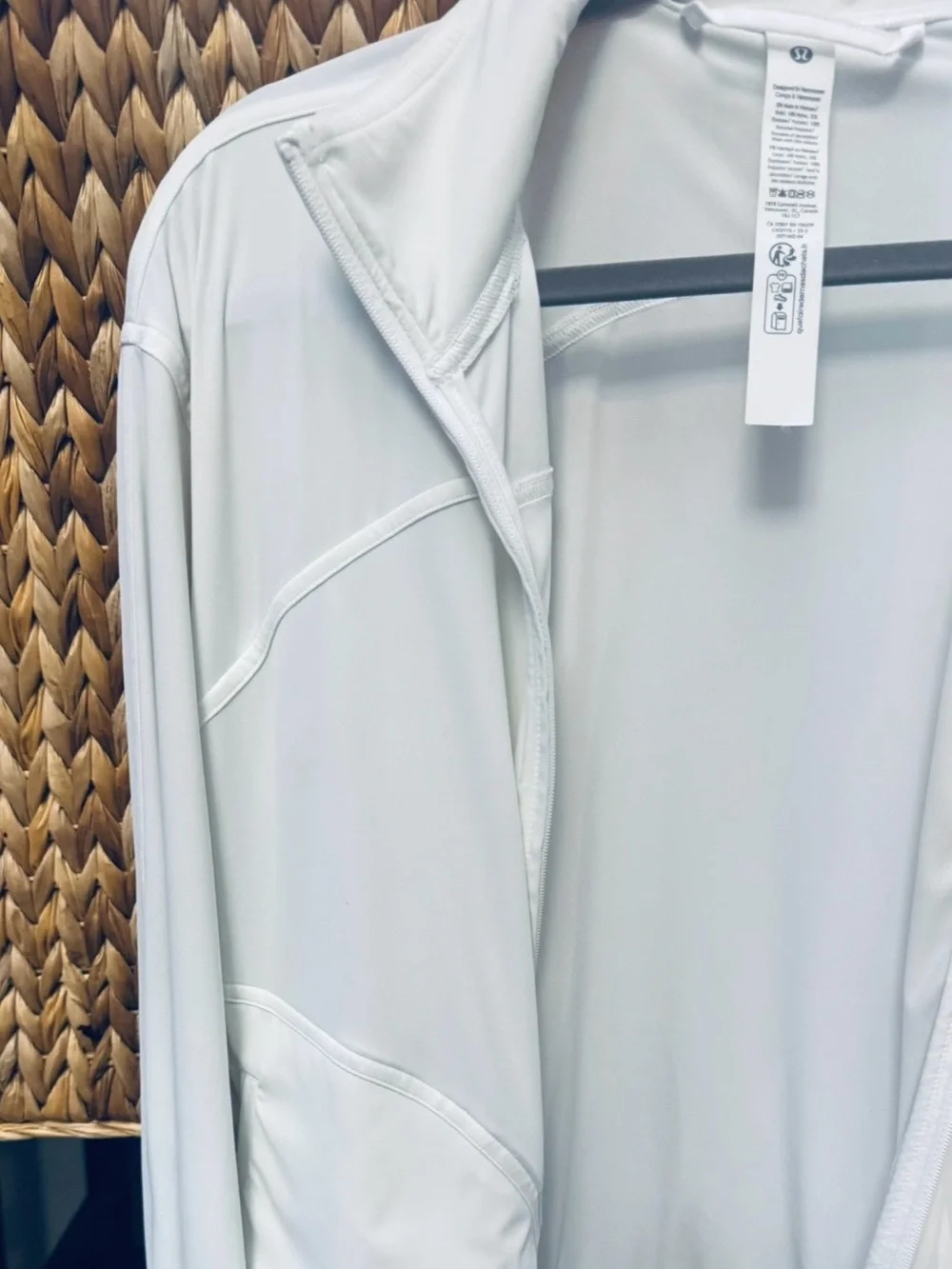 lululemon athletica sleek full-zip running jacket size small